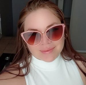 Meet your Posher, Yusnavi